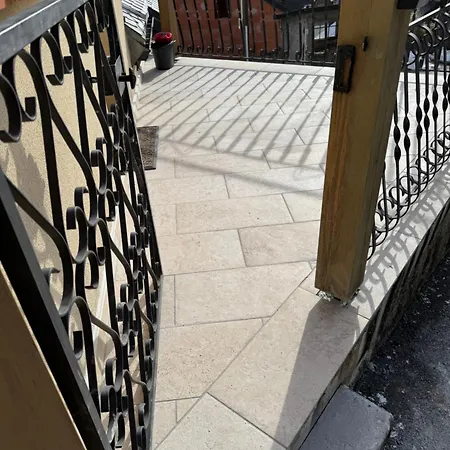 15 Places Avec Jacuzzi A Le Mourtis Ferienhaus Boutx