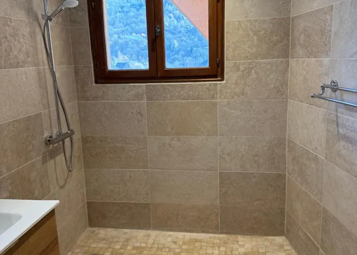 15 Places Avec Jacuzzi A Le Mourtis *