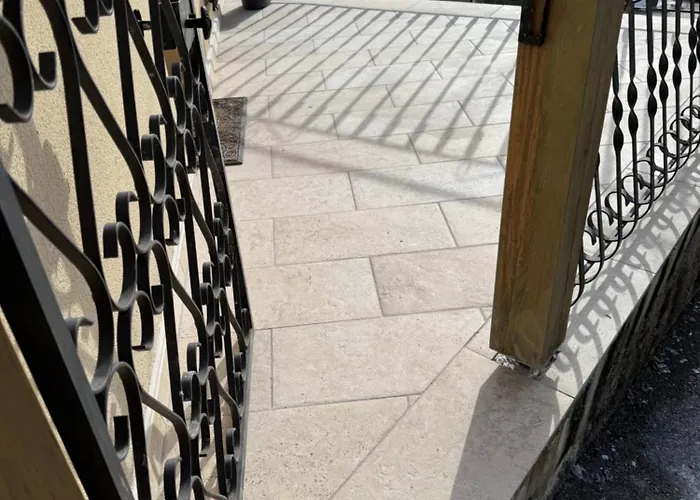 15 Places Avec Jacuzzi A Le Mourtis Feriehus Boutx